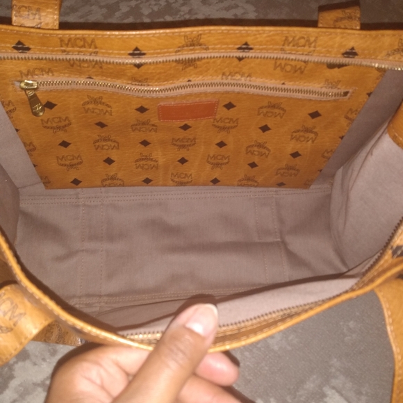 MCM Tote 🤎🖤 - Picture 11 of 16